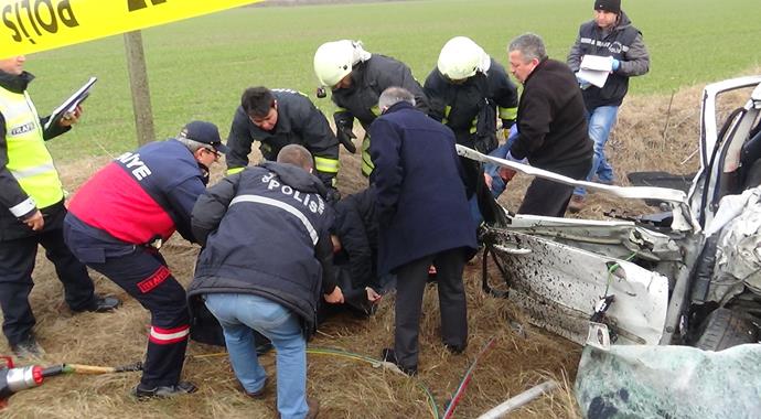 Otomobil ile işçi servisi çarpıştı: 1 ölü 20 yaralı